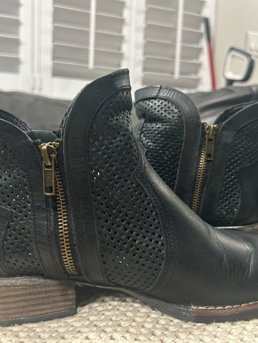Sterling River Black Leather Ankle Bootie Western Zip Perforated Comfort Women 9